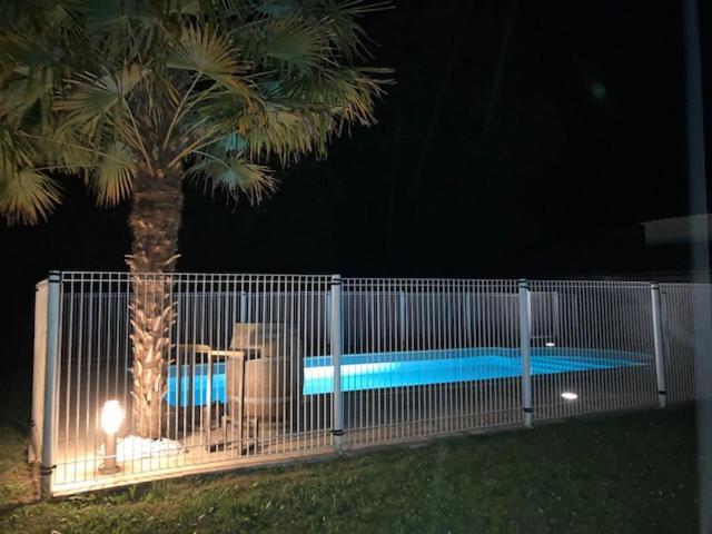 Gite Des Combes Blanches Avec Piscine Et Jacuzzi Frayssinet-le-Gélat Exterior foto