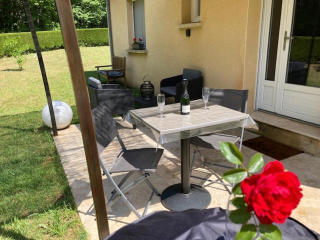 Gite Des Combes Blanches Avec Piscine Et Jacuzzi Frayssinet-le-Gélat Exterior foto